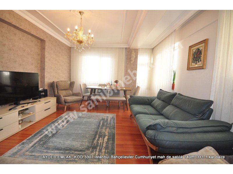 İstanbul Bahçelievler Cumhuriyet Mah. Satılık 1.Kat 3+1 Daire 140 m2
