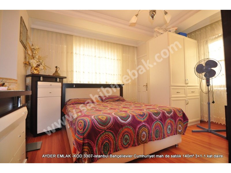 İstanbul Bahçelievler Cumhuriyet Mah. Satılık 1.Kat 3+1 Daire 140 m2