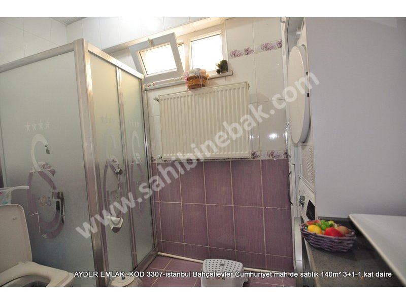 İstanbul Bahçelievler Cumhuriyet Mah. Satılık 1.Kat 3+1 Daire 140 m2