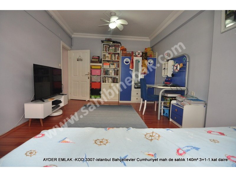 İstanbul Bahçelievler Cumhuriyet Mah. Satılık 1.Kat 3+1 Daire 140 m2