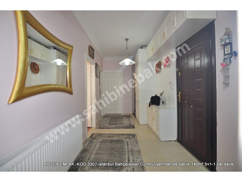 İstanbul Bahçelievler Cumhuriyet Mah. Satılık 1.Kat 3+1 Daire 140 m2