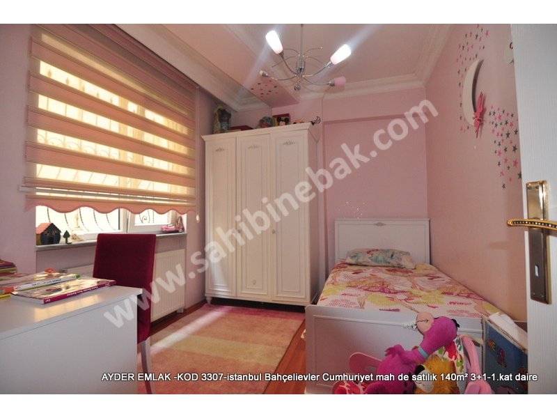 İstanbul Bahçelievler Cumhuriyet Mah. Satılık 1.Kat 3+1 Daire 140 m2