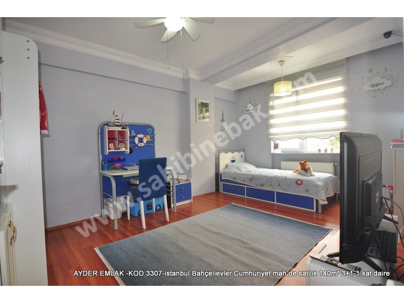 İstanbul Bahçelievler Cumhuriyet Mah. Satılık 1.Kat 3+1 Daire 140 m2