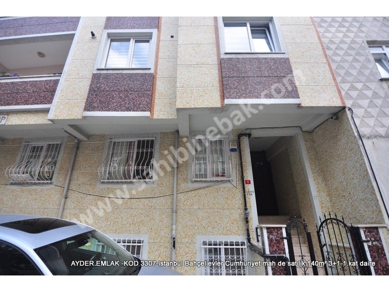 İstanbul Bahçelievler Cumhuriyet Mah. Satılık 1.Kat 3+1 Daire 140 m2