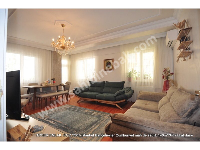 İstanbul Bahçelievler Cumhuriyet Mah. Satılık 1.Kat 3+1 Daire 140 m2