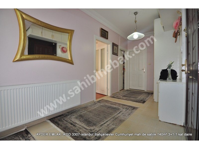 İstanbul Bahçelievler Cumhuriyet Mah. Satılık 1.Kat 3+1 Daire 140 m2