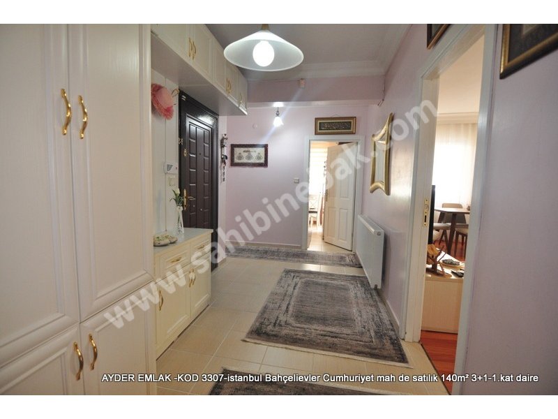 İstanbul Bahçelievler Cumhuriyet Mah. Satılık 1.Kat 3+1 Daire 140 m2