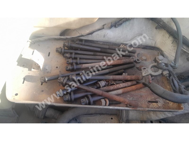 Bmw e34 kasa 5.20 m20b20 motor silindir kapak sağlamaları adet