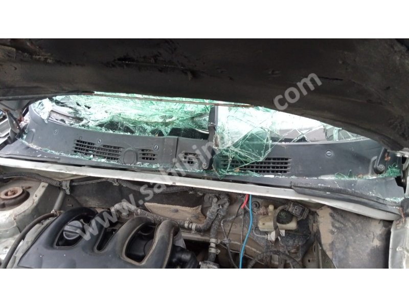 Peugeot Partner berlingo cam önü ızgara