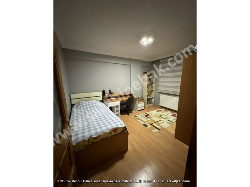 İstanbul Bahçelievler Siyavuşpaşa Mh. Satılık 2.Kat 4+1 Arakat 180 m2 Daire