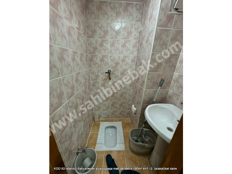 İstanbul Bahçelievler Siyavuşpaşa Mh. Satılık 2.Kat 4+1 Arakat 180 m2 Daire