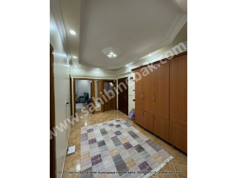 İstanbul Bahçelievler Siyavuşpaşa Mh. Satılık 2.Kat 4+1 Arakat 180 m2 Daire
