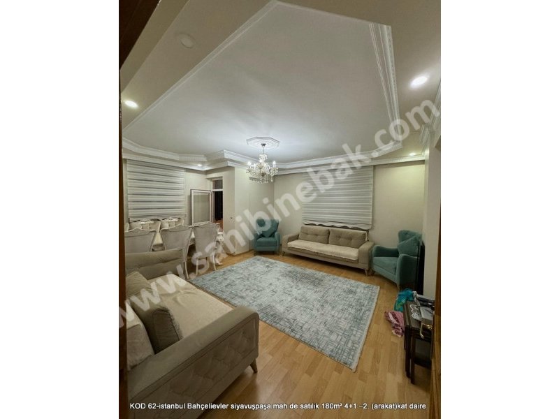 İstanbul Bahçelievler Siyavuşpaşa Mh. Satılık 2.Kat 4+1 Arakat 180 m2 Daire