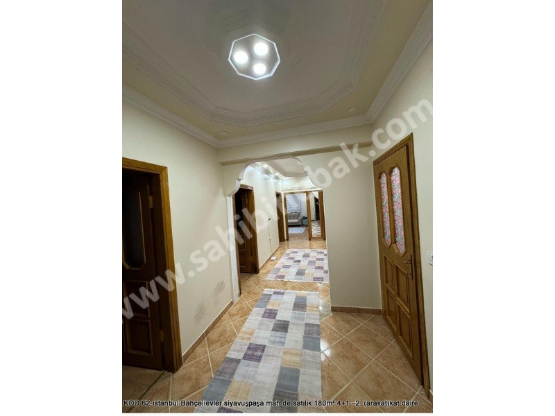 İstanbul Bahçelievler Siyavuşpaşa Mh. Satılık 2.Kat 4+1 Arakat 180 m2 Daire
