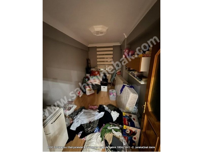 İstanbul Bahçelievler Siyavuşpaşa Mh. Satılık 2.Kat 4+1 Arakat 180 m2 Daire