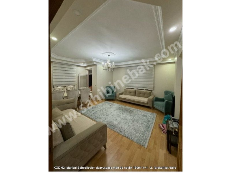 İstanbul Bahçelievler Siyavuşpaşa Mh. Satılık 2.Kat 4+1 Arakat 180 m2 Daire