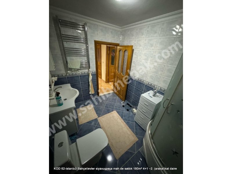 İstanbul Bahçelievler Siyavuşpaşa Mh. Satılık 2.Kat 4+1 Arakat 180 m2 Daire