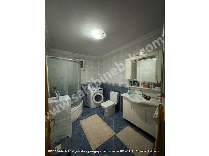 İstanbul Bahçelievler Siyavuşpaşa Mh. Satılık 2.Kat 4+1 Arakat 180 m2 Daire