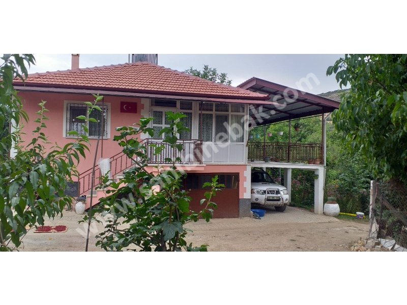 ISPARTA ŞARKİKARAAĞAÇ YUKARIDİNEK KÖYÜ KURUÇAY MEVKİİNDE SATILIK 7984 M2 BAHÇE