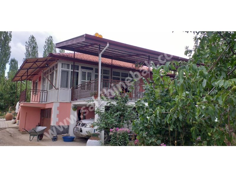 ISPARTA ŞARKİKARAAĞAÇ YUKARIDİNEK KÖYÜ KURUÇAY MEVKİİNDE SATILIK 7984 M2 BAHÇE