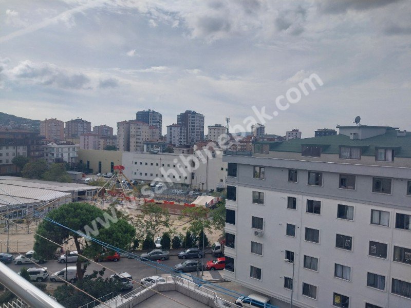 ROSADAN MALTEPE ÇARŞIDA KİRALIK 4.KAT 2+1 TEMIZ 100 M2 DAİRE