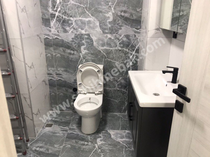 ROSADAN MALTEPE ÇARŞI İÇİNDE KİRALIK OFİS
