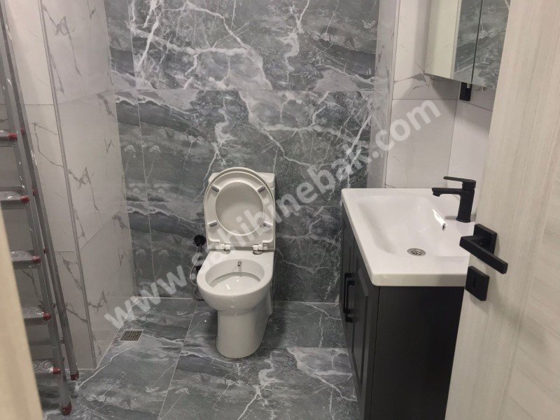 ROSADAN MALTEPE ÇARŞI İÇİNDE KİRALIK OFİS