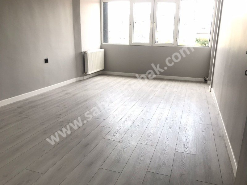 ROSADAN MALTEPE ÇARŞI İÇİNDE KİRALIK OFİS