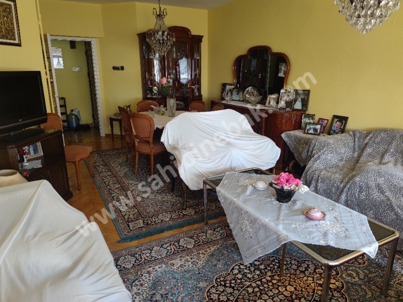 ROSA DAN KADIKÖY ACIBADEMDE ACİL SATILIK 2.KAT 3+1 125 M2 DAİRE