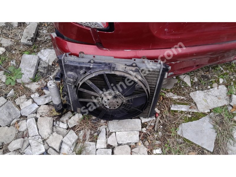 Renault Clio 2 radyator takimi klimali Çıkma Yedek Parça