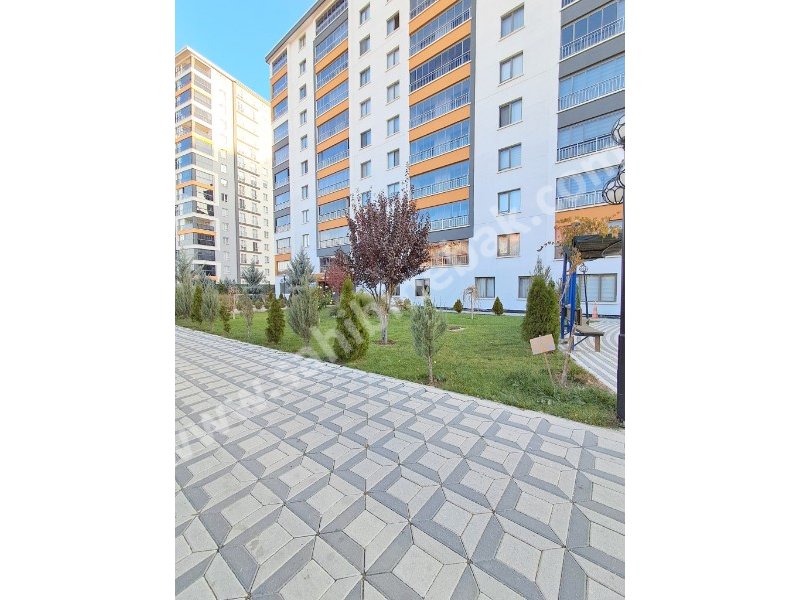 ALTINDAĞ GÜNEŞEVLERDE SİTE İÇİNDE SATILIK 4+1 DAİRE
