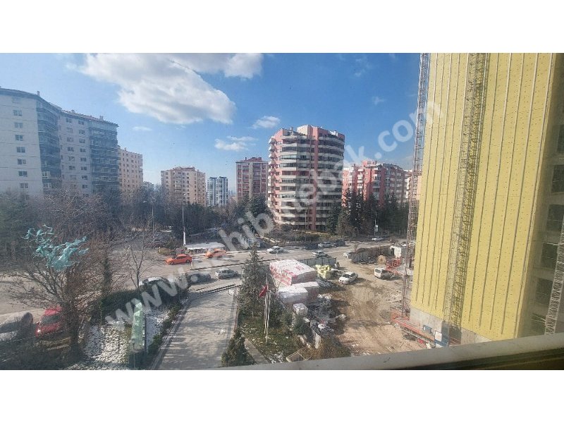 AKMAN PLAZADA 1+1 ARA KAT İSTER OFİS İSTER KONUT KULLANIMINA UYGUN KİRALIK MÜLK