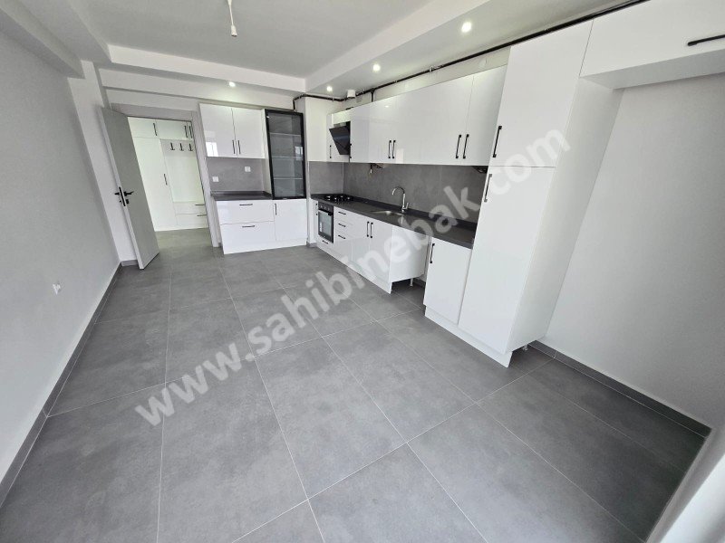 ESKİŞEHİR AŞAĞISÖĞÜTÖNÜ MAHALLESİNDE SATILIK 4+1 200 m2 SIFIR DAİRE