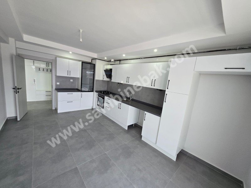 ESKİŞEHİR AŞAĞISÖĞÜTÖNÜ MAHALLESİNDE SATILIK 4+1 200 m2 SIFIR DAİRE