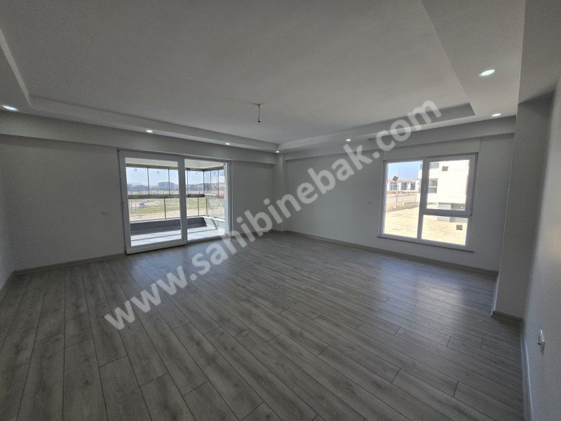 ESKİŞEHİR AŞAĞISÖĞÜTÖNÜ MAHALLESİNDE SATILIK 4+1 200 m2 SIFIR DAİRE