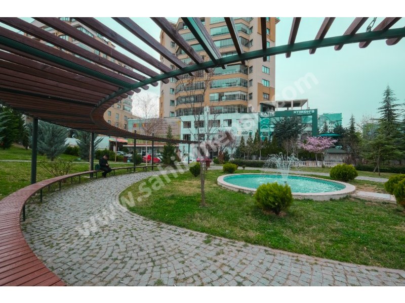 ÇUKURAMBARDA HARİKA KONUMDA ARA KAT PARK VE ŞEHİR MANZARALI 4+1 DAİRE