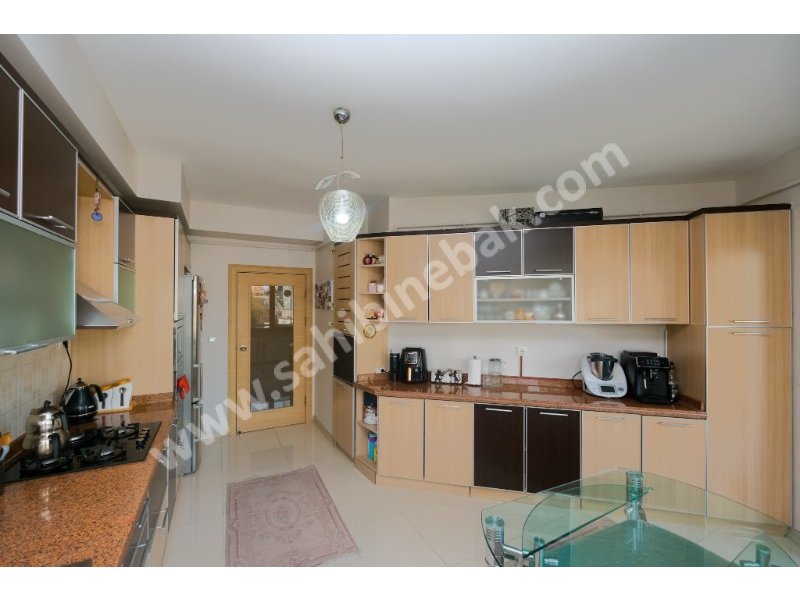 ÇUKURAMBARDA HARİKA KONUMDA ARA KAT PARK VE ŞEHİR MANZARALI 4+1 DAİRE