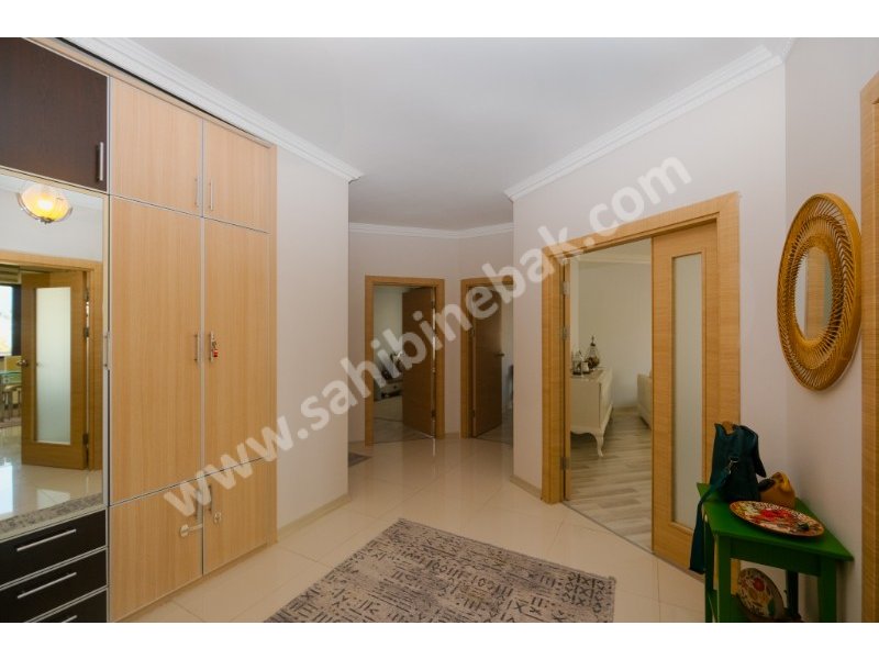 ÇUKURAMBARDA HARİKA KONUMDA ARA KAT PARK VE ŞEHİR MANZARALI 4+1 DAİRE