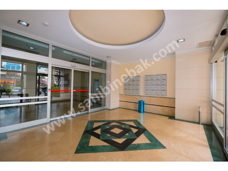 ÇUKURAMBARDA HARİKA KONUMDA ARA KAT PARK VE ŞEHİR MANZARALI 4+1 DAİRE