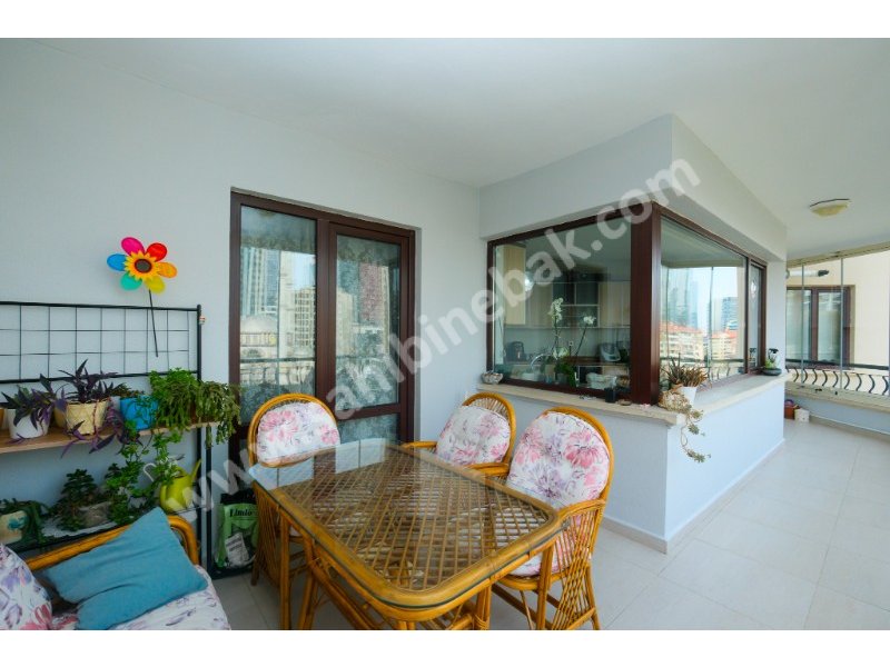 ÇUKURAMBARDA HARİKA KONUMDA ARA KAT PARK VE ŞEHİR MANZARALI 4+1 DAİRE