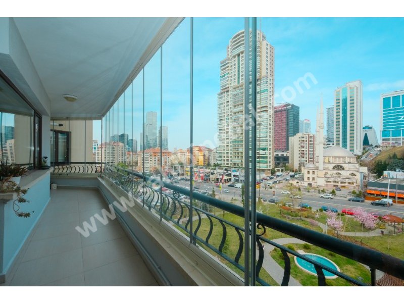 ÇUKURAMBARDA HARİKA KONUMDA ARA KAT PARK VE ŞEHİR MANZARALI 4+1 DAİRE
