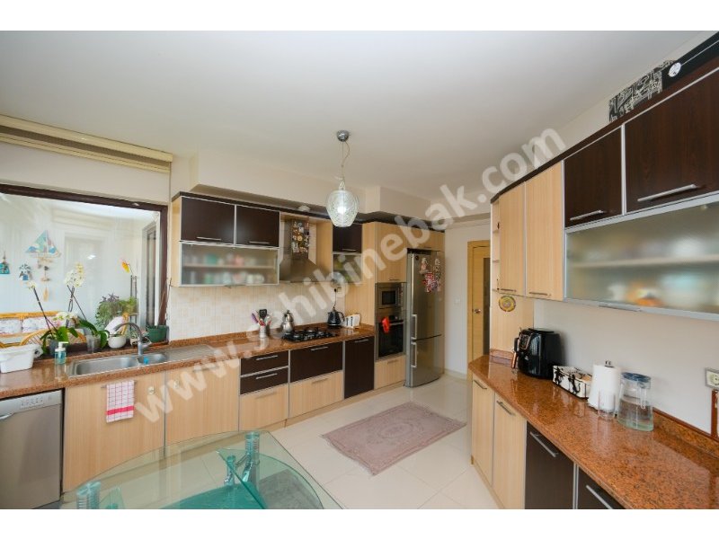 ÇUKURAMBARDA HARİKA KONUMDA ARA KAT PARK VE ŞEHİR MANZARALI 4+1 DAİRE