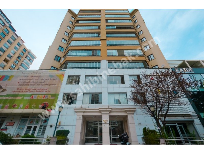 ÇUKURAMBARDA HARİKA KONUMDA ARA KAT PARK VE ŞEHİR MANZARALI 4+1 DAİRE