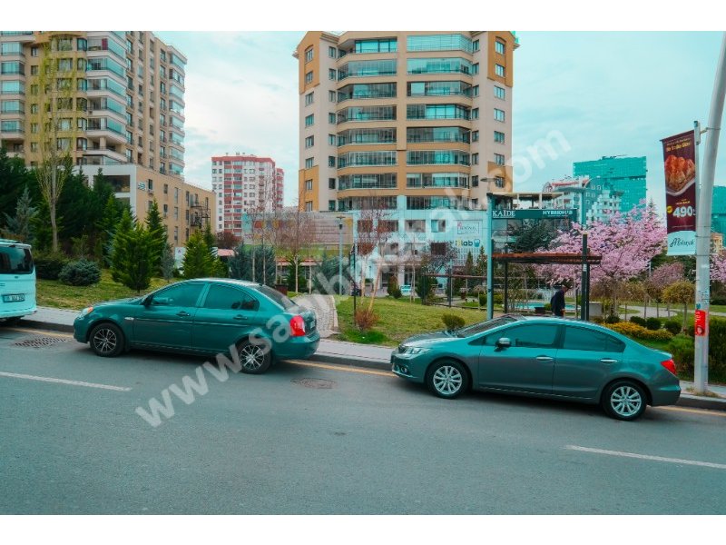 ÇUKURAMBARDA HARİKA KONUMDA ARA KAT PARK VE ŞEHİR MANZARALI 4+1 DAİRE