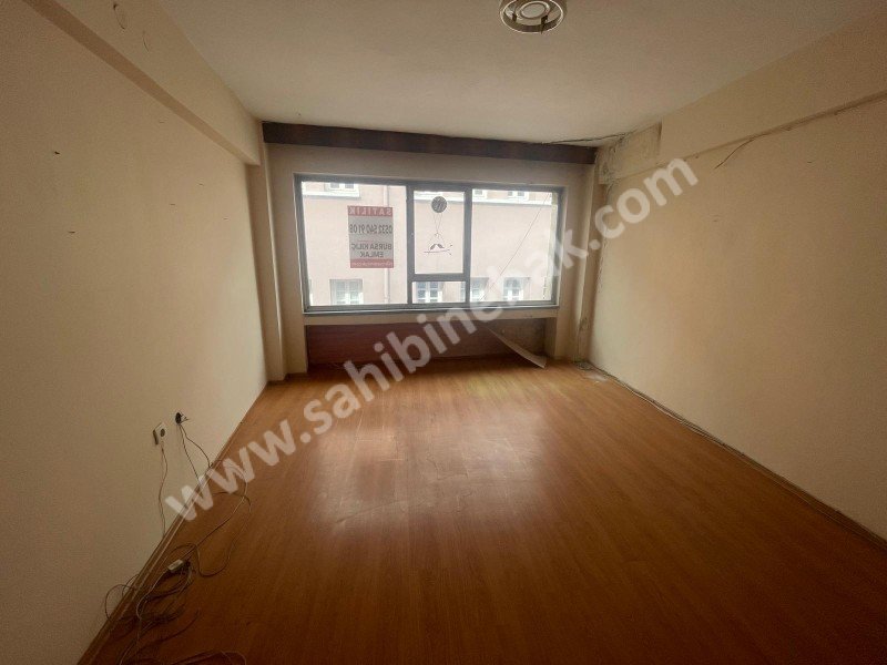 BURSA OSMANGAZİ HEYKEL MERKEZDE SATILIK ARA KAT 1+1 OFİS & BÜRO