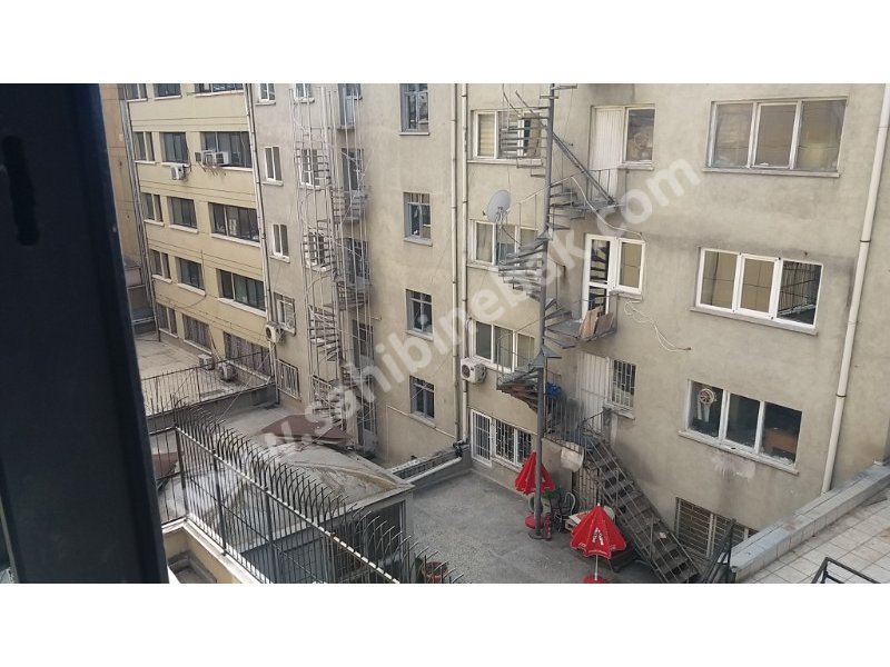 ULUS'DA İŞ MERKEZİNDE KİRALIK 4. KAT 70M2 WCLİ MUTFAKLI ASANSÖRLÜ OFİS