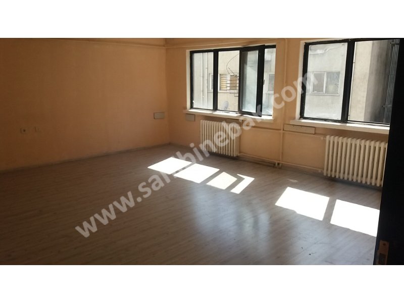 ULUS'DA İŞ MERKEZİNDE KİRALIK 4. KAT 70M2 WCLİ MUTFAKLI ASANSÖRLÜ OFİS