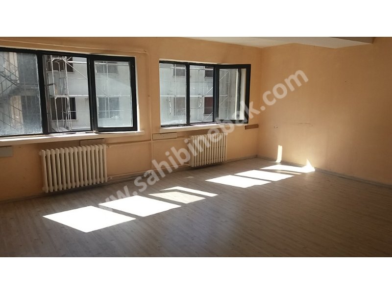 ULUS'DA İŞ MERKEZİNDE KİRALIK 4. KAT 70M2 WCLİ MUTFAKLI ASANSÖRLÜ OFİS