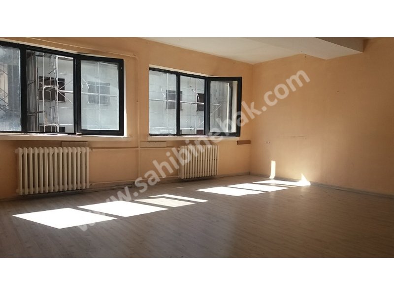ULUS'DA İŞ MERKEZİNDE KİRALIK 4. KAT 70M2 WCLİ MUTFAKLI ASANSÖRLÜ OFİS