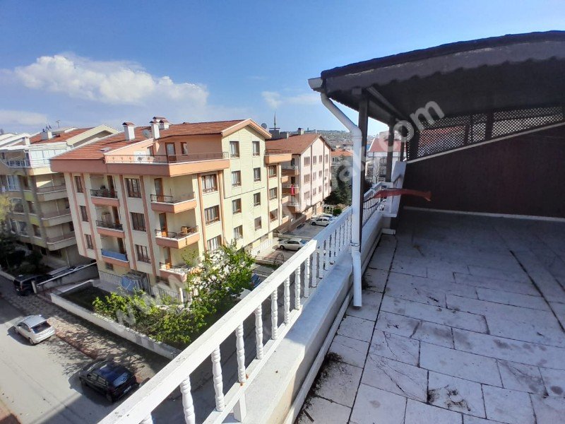 DUYGULU SOK. KİRALIK 5+1 DUBLEX 3.KAT 3 BALKON TERASLI ŞÖMİNELİ FULL YAPILI